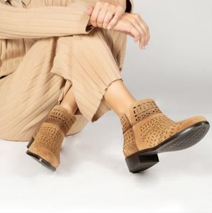 Sundance Kanna Suede Booties Boots 39 8.5 Brown Gold Glitter Cutouts Boho Spain